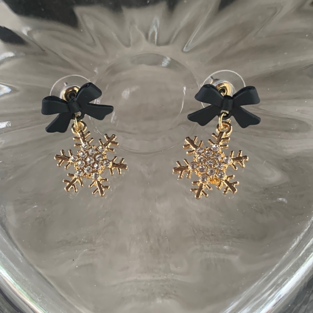 1204.🎄Gold Rhinestone with Black Bow Snowflake Earrings